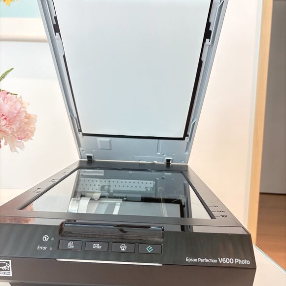 Epson Perfection V600 Refurbished USB Flatbed Photo Scanner - Picture 3 of 8